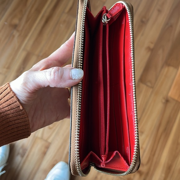 Coach Brown Zip Wallet with Hot Dog Design - Picture 4 of 5